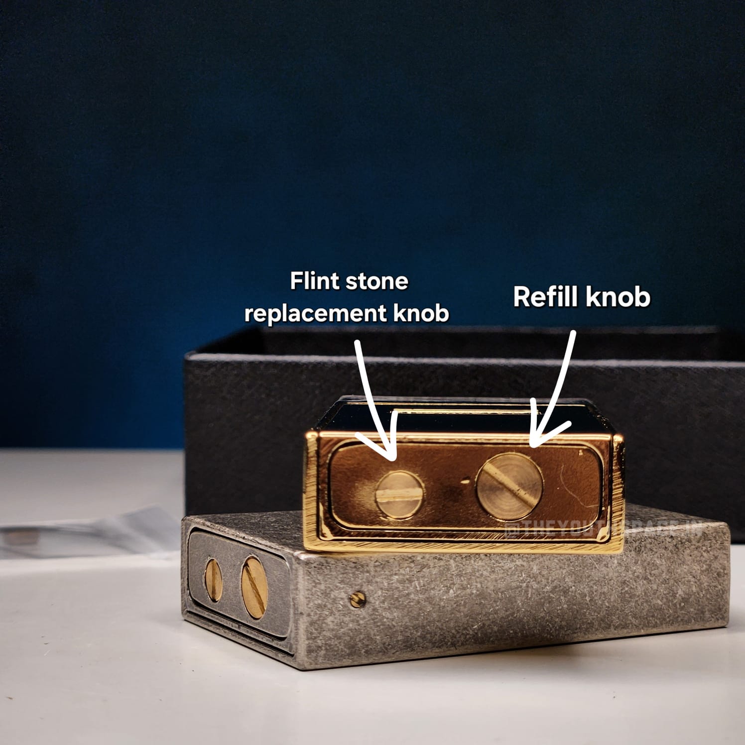 Retro Front-Flip Brass Lighter (Metallic)