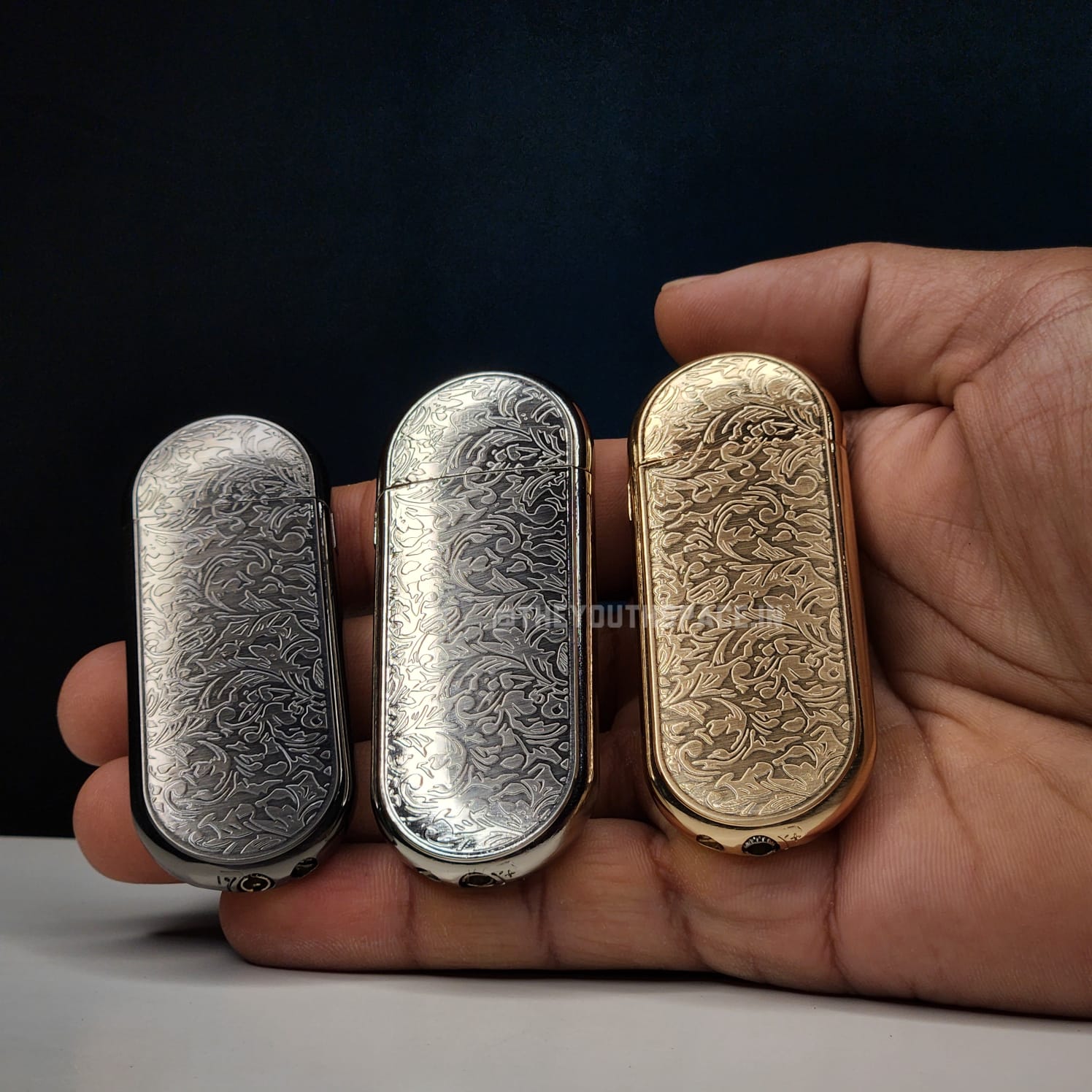 Vintage Design Oval Lighter (Metallic)